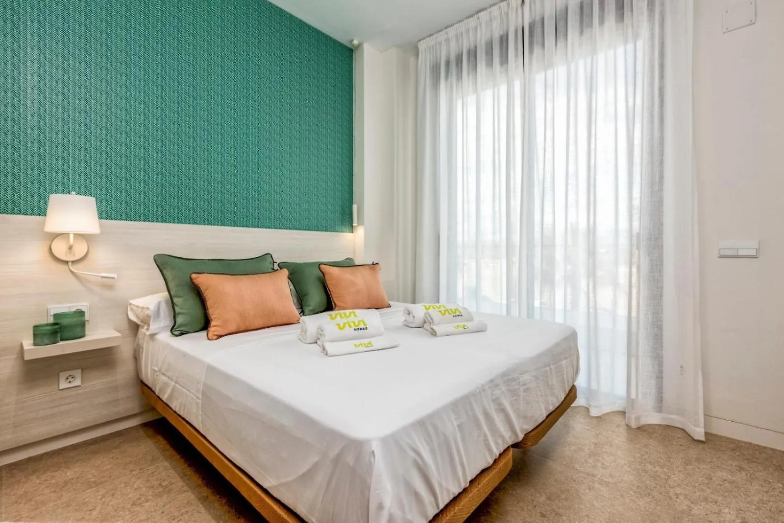 Vivi Homes - Dali Pool, Sauna, Gym & Sea View 토레몰리노스 0*,  스페인